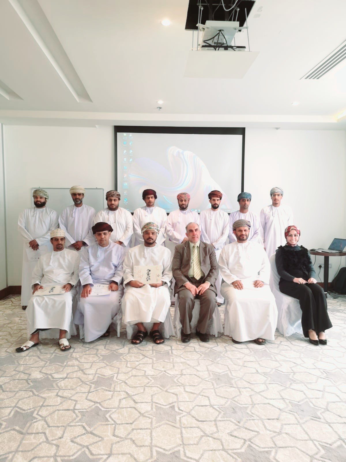 كلية التجارة والعلوم الأدارية ومركز خدمة المجتمع والتعليم المستمر بالتعاون مع الكلية المهنية ورشة تدريبية في التواصل الفعال CCBA, CSCEC and SVC Organize a workshop in effective communication