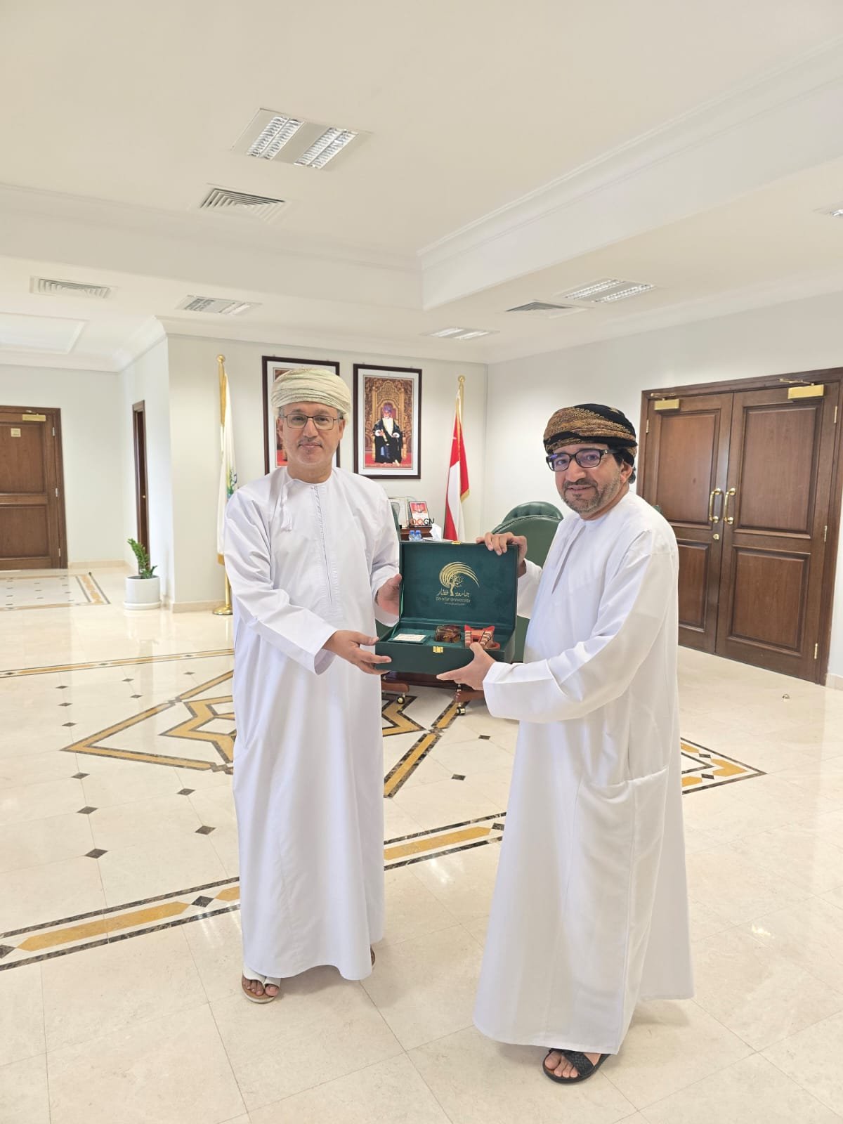 زيارة متميزة من عميد كلية الطب والعلوم الصحية بجامعة السلطان قابوس لجامعة ظفار تعزيزا للعلاقات الأكاديمية بين الجامعتين Distinguished Visit of Dean of College of Medicine and Health Sciences – Sultan Qaboos University to Dhofar University Enhances Academic Partnership