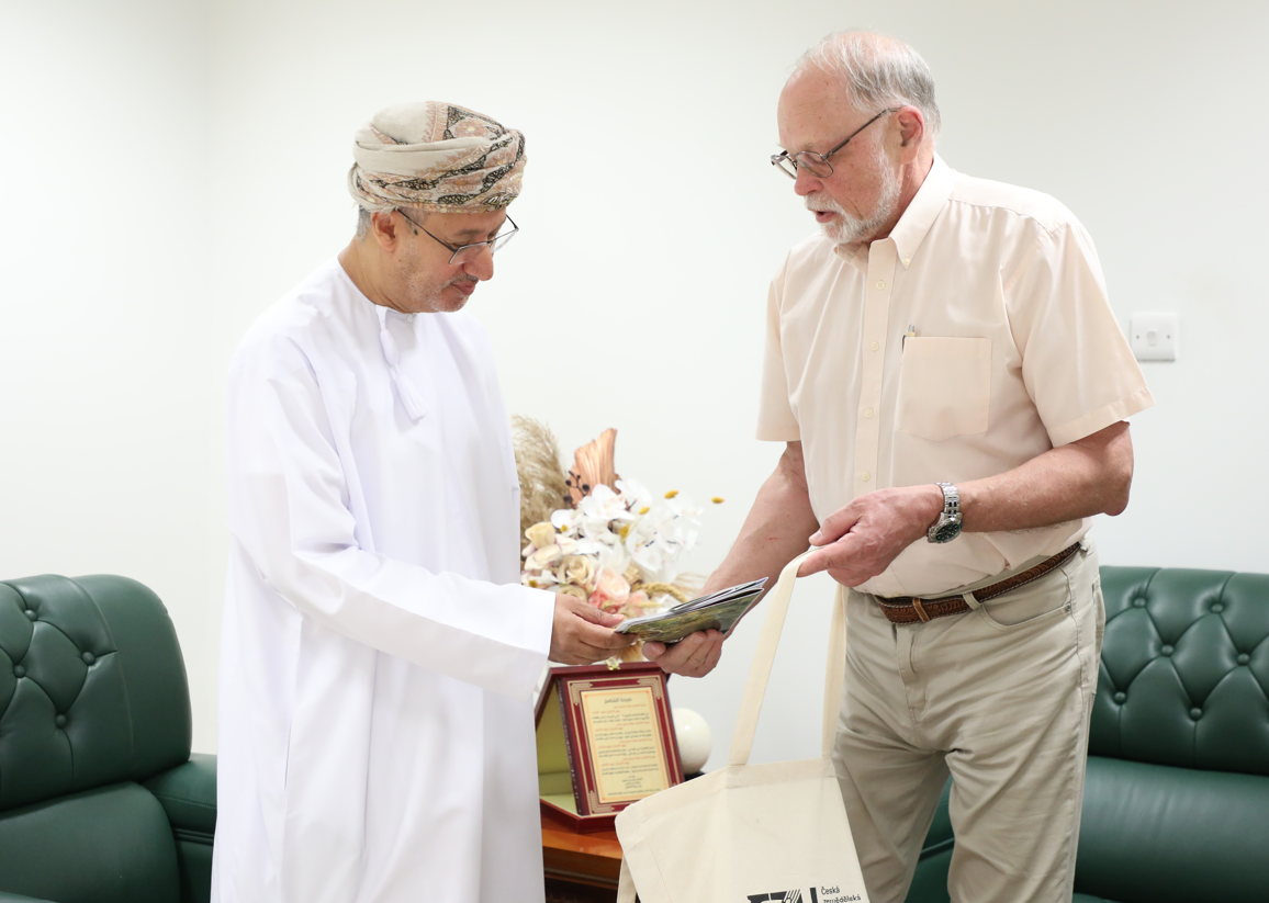 وفد تشيكي يزور الجامعة Czech Delegation Visits Dhofar University Under Erasmus+ Exchange Program