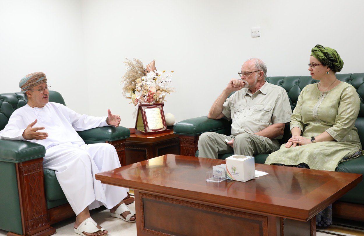 جامعة ظفار تودع أساتذة برنامج التبادل الأكاديمي . Visiting Professors Conclude Successful Program at Dhofar University