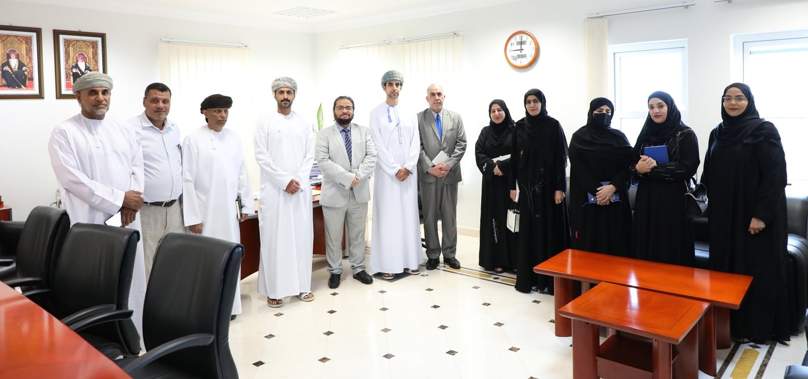 Ministry of Education Delegation Visits Dhofar University to Explore Innovative Student Projects