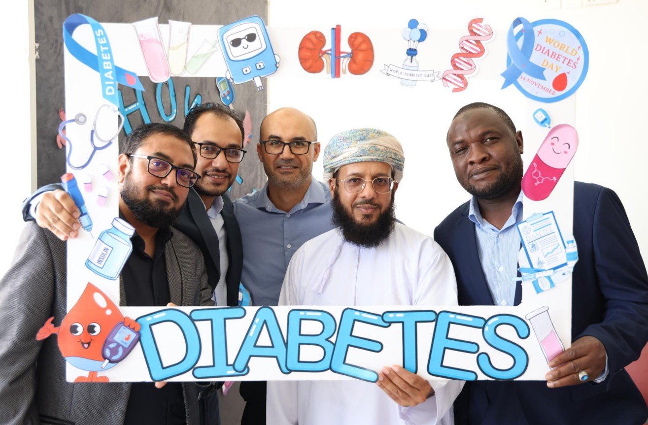 كلية الطب بجامعة ظفار تنظم فعالية توعوية "السكر… داء العصر" Dhofar University Marks World Diabetes Day with Awareness Event
